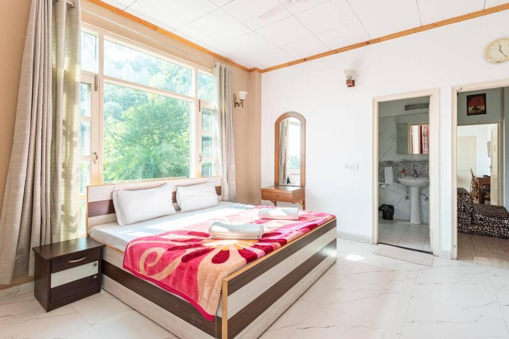 Kasauli Edge Apt With Balcony Exterior photo