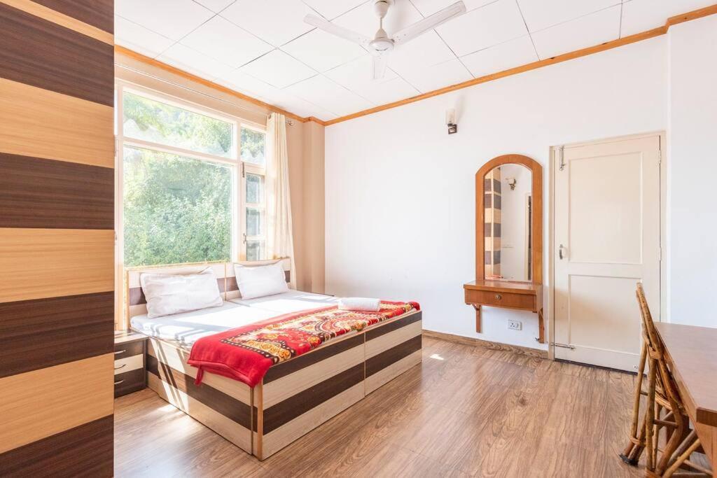 Kasauli Edge Apt With Balcony Exterior photo